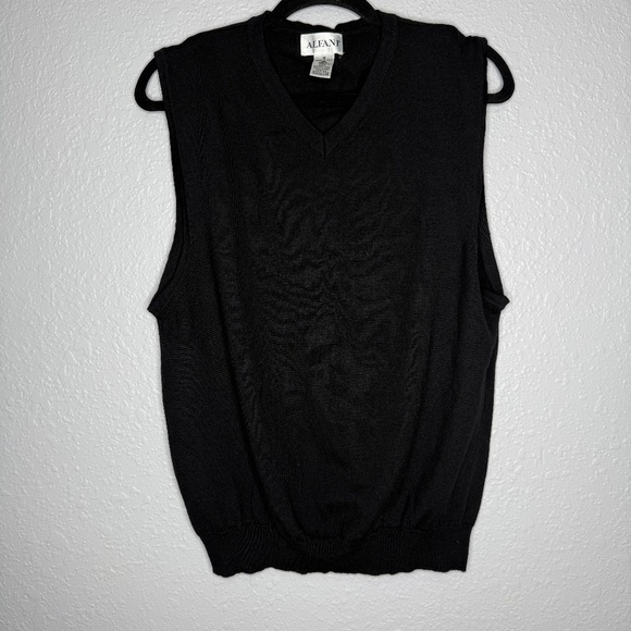 Vintage Men's Alfani Black V-neck sweatr vest 100% wool size Medium - Picture 1 of 8